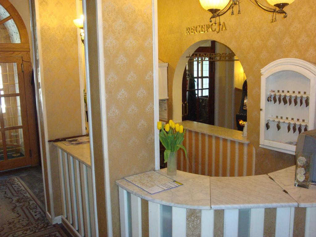 טארנאו Hotel Bristol מראה חיצוני תמונה