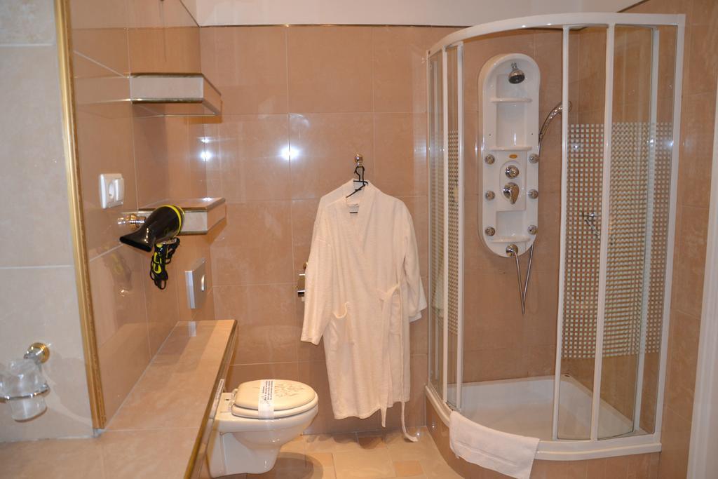 טארנאו Hotel Bristol מראה חיצוני תמונה
