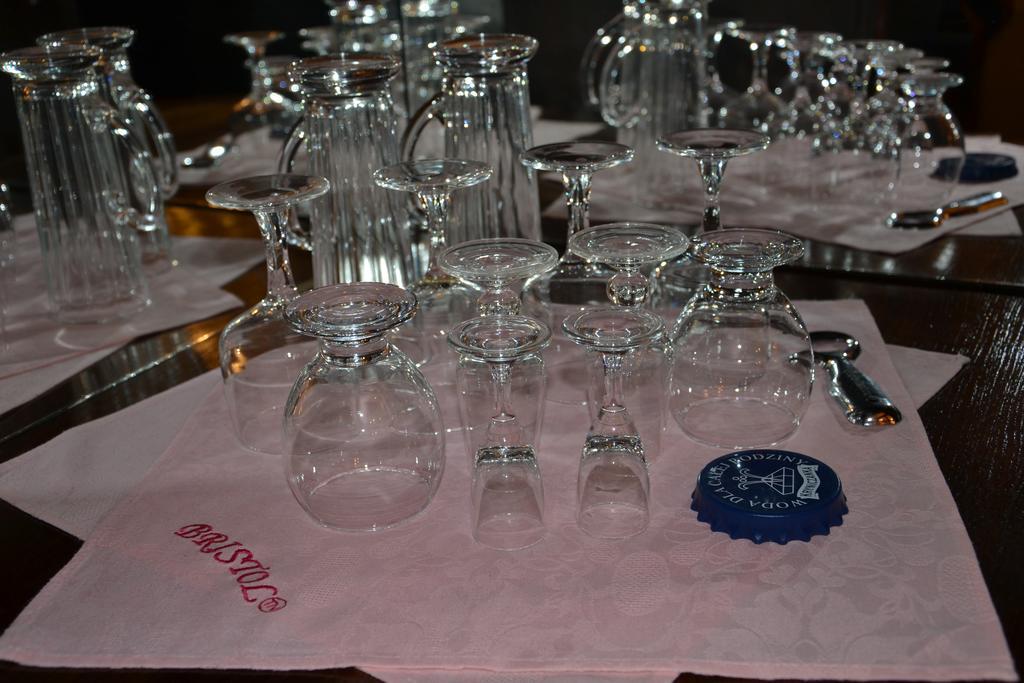 טארנאו Hotel Bristol מראה חיצוני תמונה