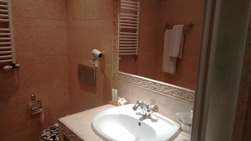טארנאו Hotel Bristol מראה חיצוני תמונה