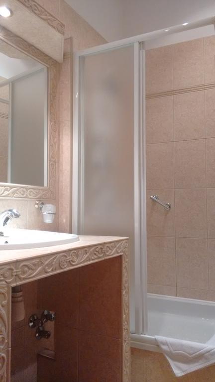 טארנאו Hotel Bristol מראה חיצוני תמונה