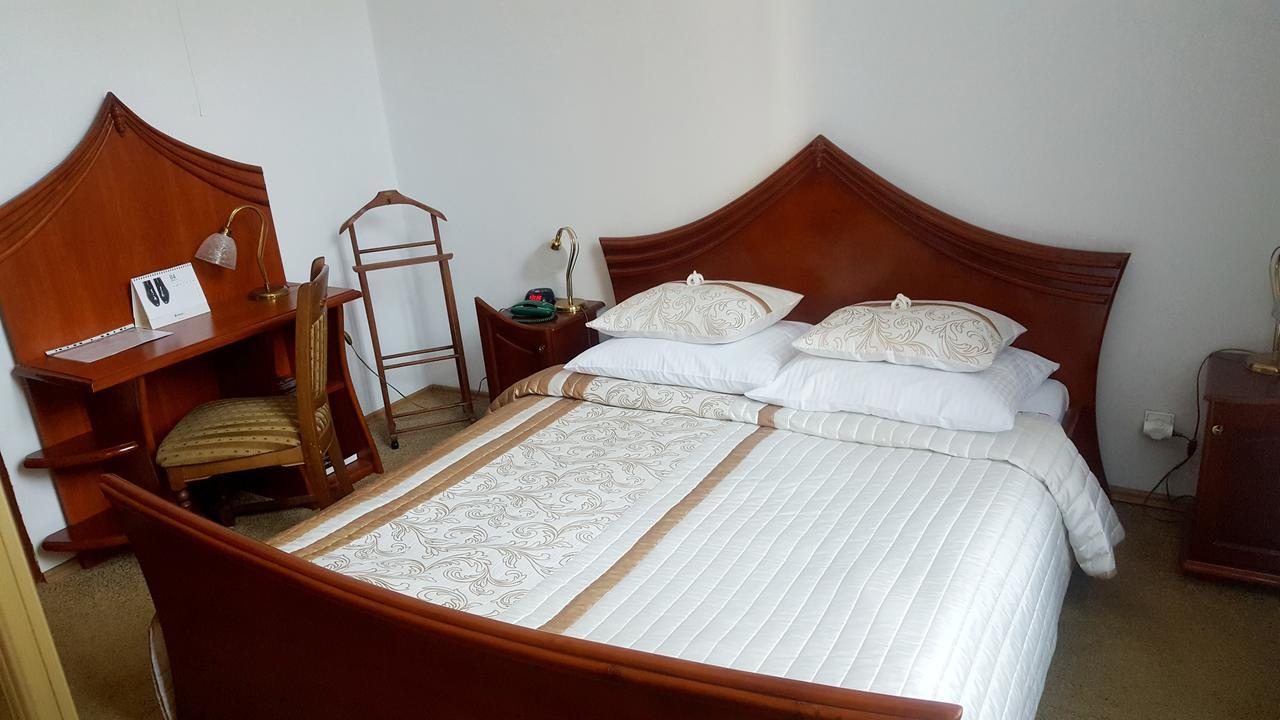 טארנאו Hotel Bristol מראה חיצוני תמונה