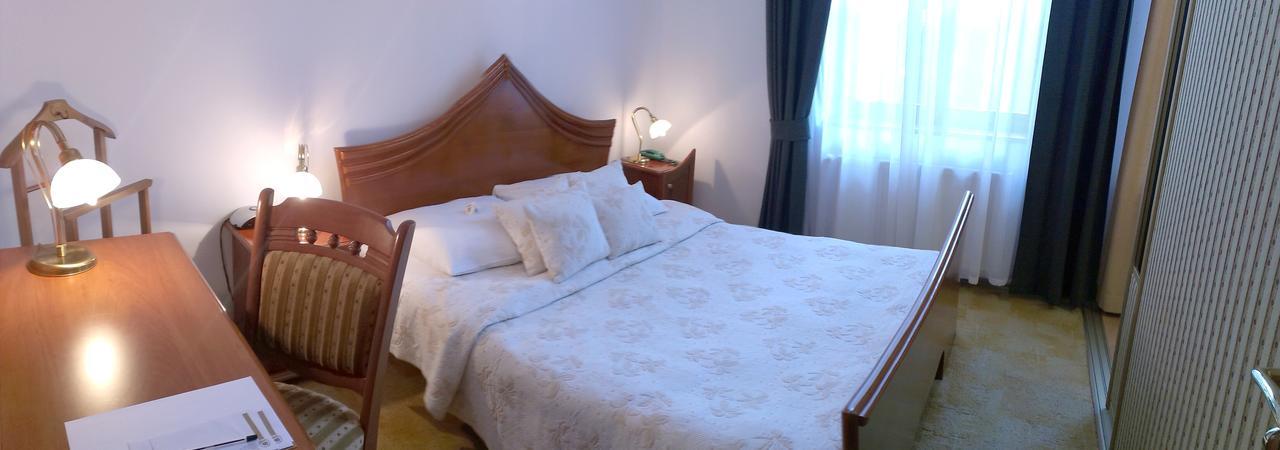 טארנאו Hotel Bristol מראה חיצוני תמונה