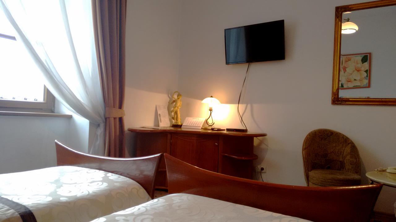 טארנאו Hotel Bristol מראה חיצוני תמונה